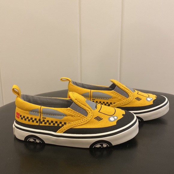 Old Navy Slip On Canvas Shoe for Toddler - Size 6 - Picture 3 of 4